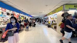 Lucky Plaza (D9), Retail #561793781